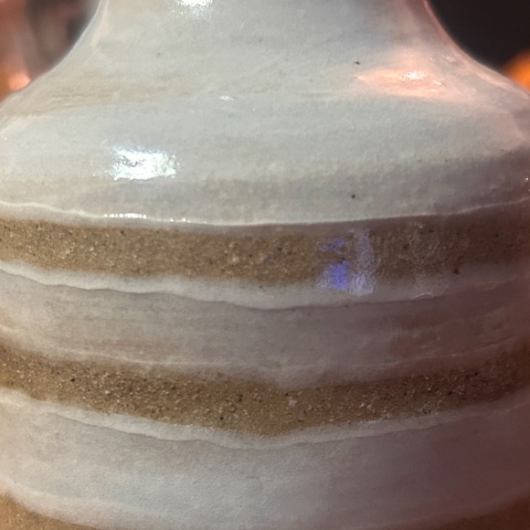 Studio pottery bud vase cream and tan 4.5” - Picture 13 of 14